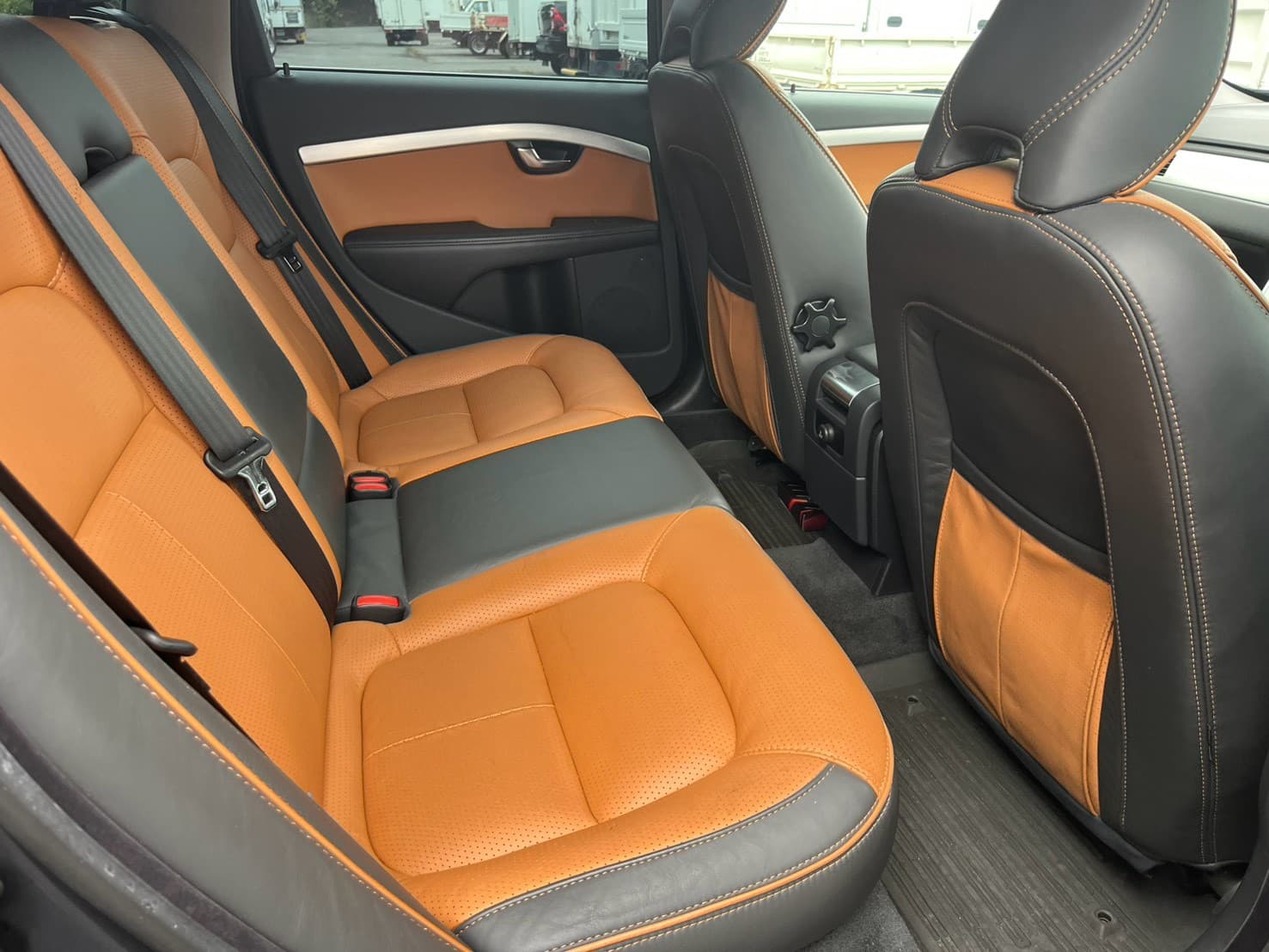 Volvo v70 T6 AWD インスクリプション
