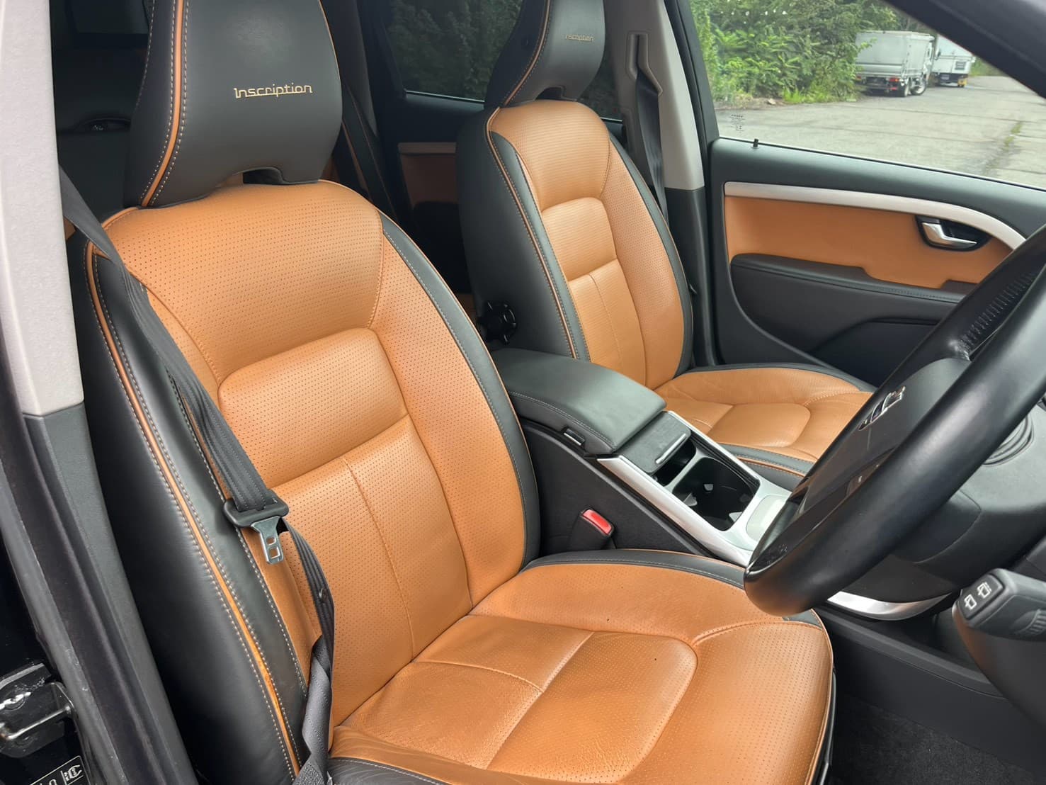 Volvo v70 T6 AWD インスクリプション