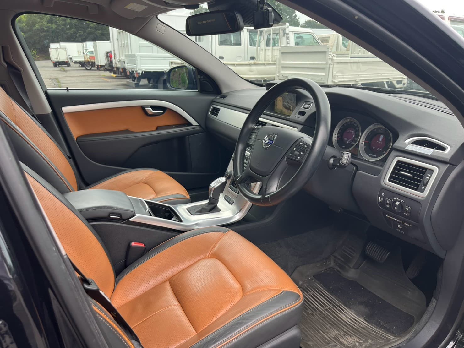 Volvo v70 T6 AWD インスクリプション